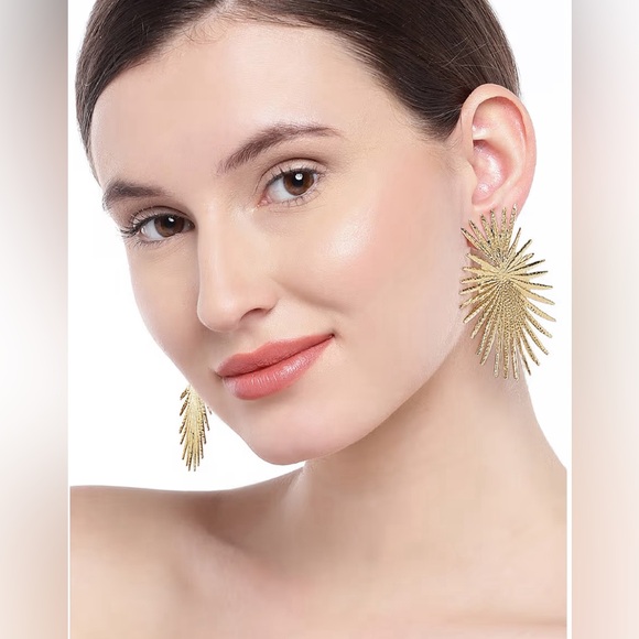 Fashion Nova Heart Of Thorns Earrings - Picture 5 of 7